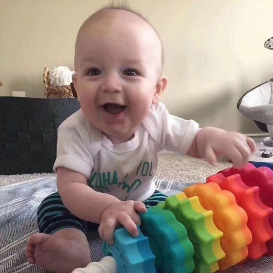 משחק מגדל טבעות מסתובבות לפיתוח מוטוריקה ותיאום יד-עין