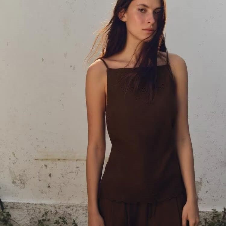 חליפת נשים 2 חלקים גב פתוח עם רקמה וז׳קט כתפיות