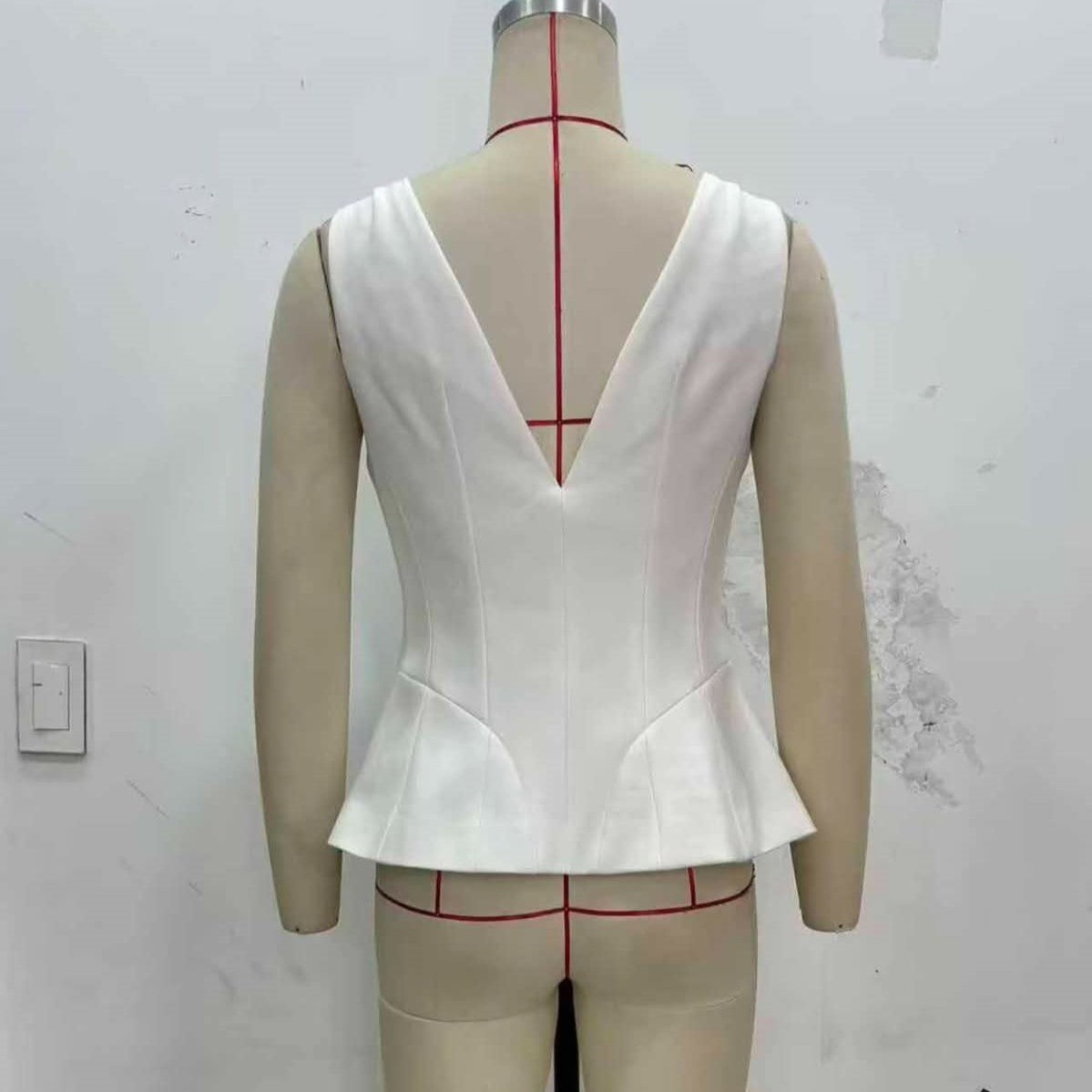 וסט נשים פשתן מחויט עם מפתח V