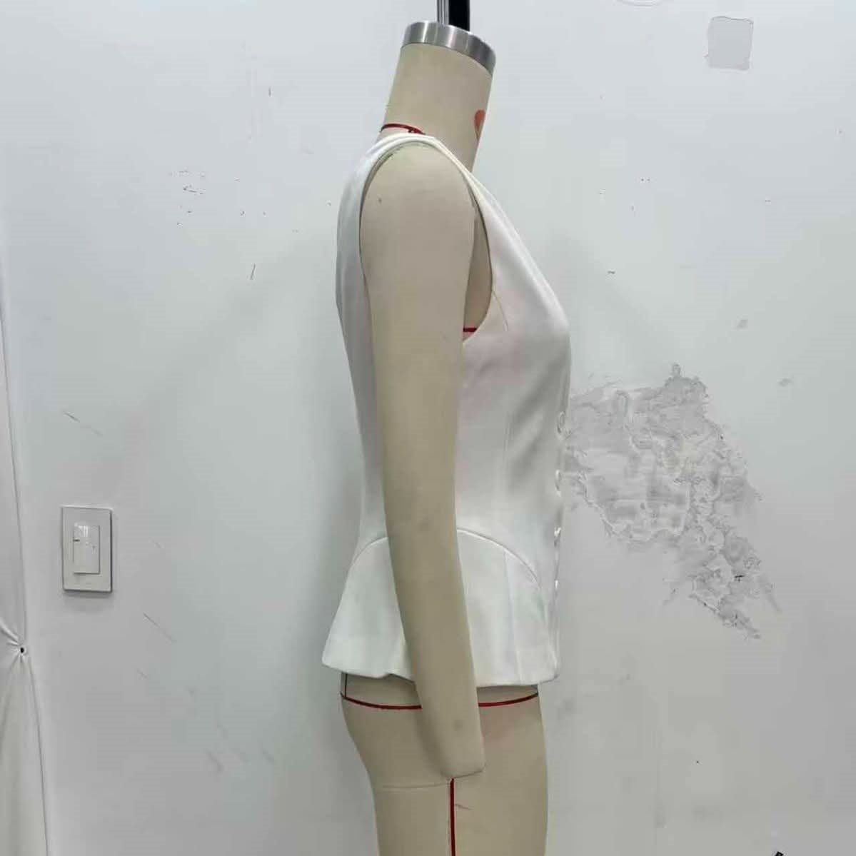 וסט נשים פשתן מחויט עם מפתח V