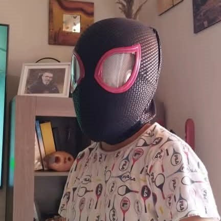 מסכת ספיידרמן עם עיניים זזות – תחפושת לילדים