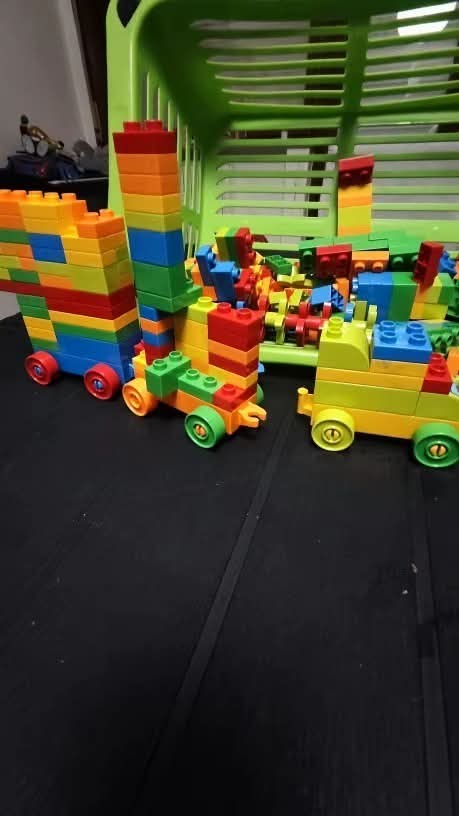 לגו דופלו 240 חלקים – ערכת בנייה לילדים עם דמויות, כלי תחבורה ואביזרים (דגם 2025