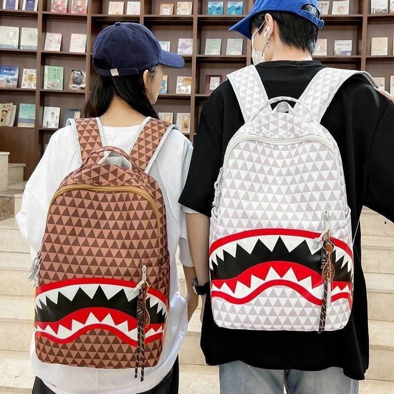 תיק בית ספר לנוער סטייל Sprayground – חזרה ללימודים 2025/6