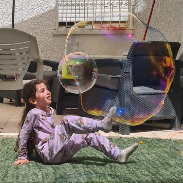 משחקי בועות סבון מושלמים ליום חם – מגוון אביזרים לשעות של כיף בחצר ובפארק