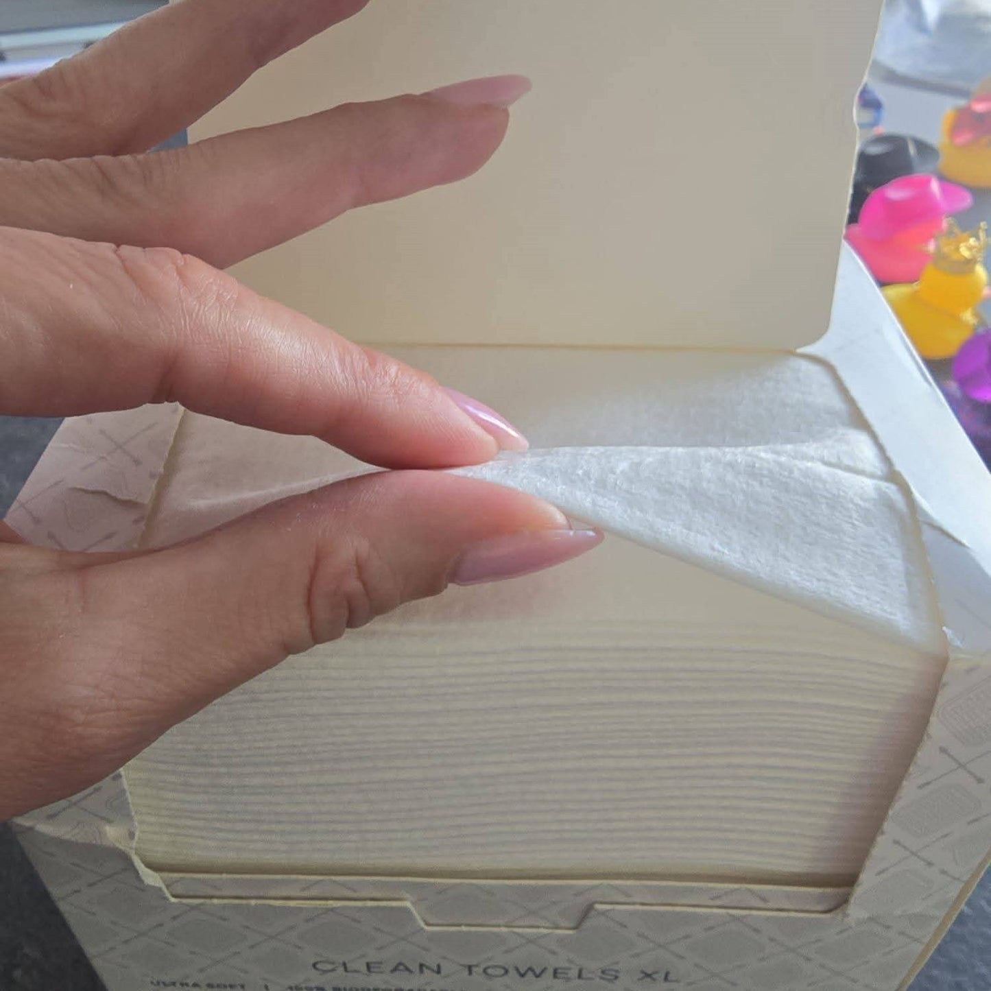 סופר דיל 2025 – 50 מגבות פנים חד פעמיות לניקוי עדין ומניעת פצעונים