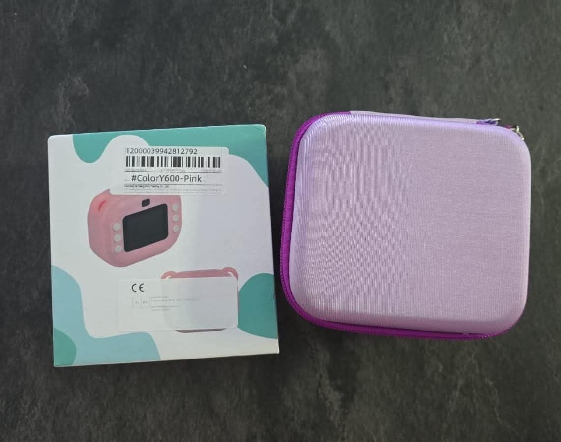 מצלמת סטילס ווידאו עם הדפסת תמונות שחור לבן כולל דיסק און קיי וכרטיס זיכרון