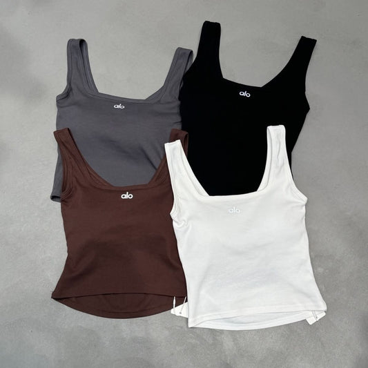 גופיית ספורט ALO עם ריפוד בחזה – גזרת קרוס מותן, חלקה ומחטבת