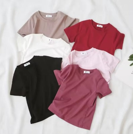 זמן קיץ 2025 – מכנסי פסים, חולצות טי שירט וסנדלים סטייל בירקנשטוק לילדים!