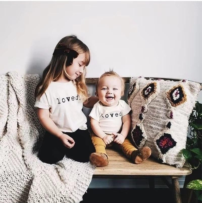 זמן קיץ 2025: חולצות כותנה עם כיתובים מושלמים לילדים בגיל 12 חודשים עד 6 שנים