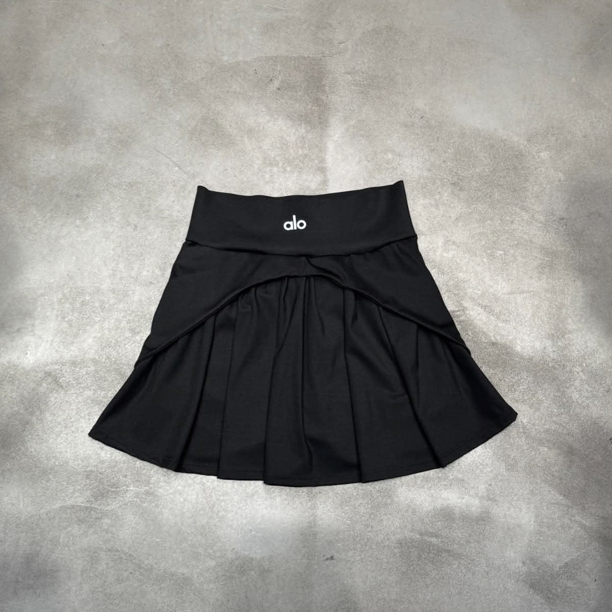 התחדשי עם חצאית ALO 2025 – משלוח מהיר ומעקב בזמן אמת דרך הצ'אט באתר!