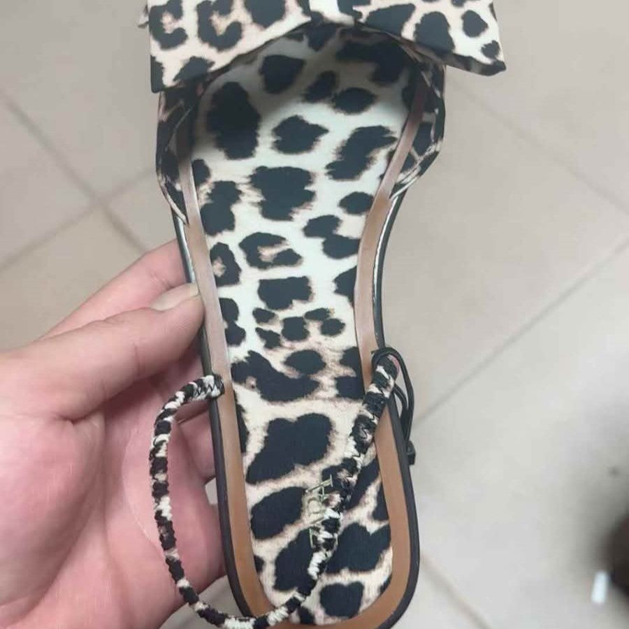 כפכפי נשים שטוחים מנומר עם קישוט פפיון ורצועה אלסטית – ZA 2025