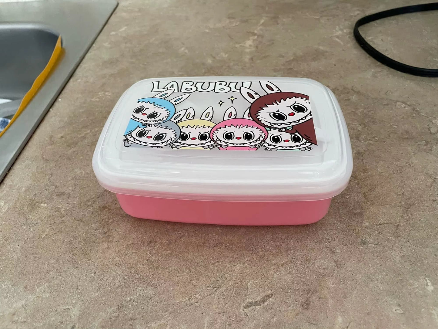 ציוד חזרה לבית הספר Labubu – תיקי גן, קופסאות אוכל ובקבוקי מים