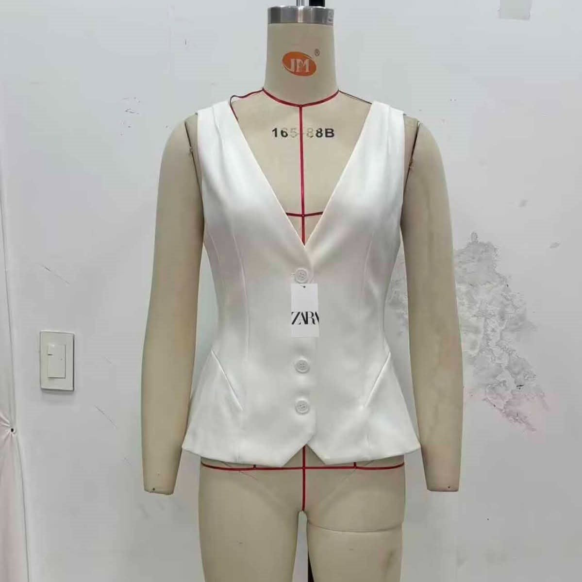 וסט נשים פשתן מחויט עם מפתח V