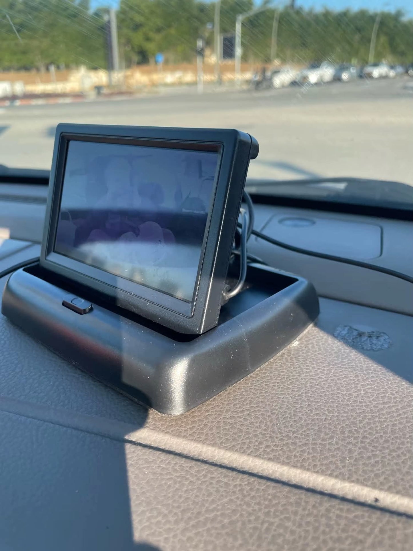 מצלמת רכב אחורית עם מסך קדמי לצפייה בתינוקות וילדים