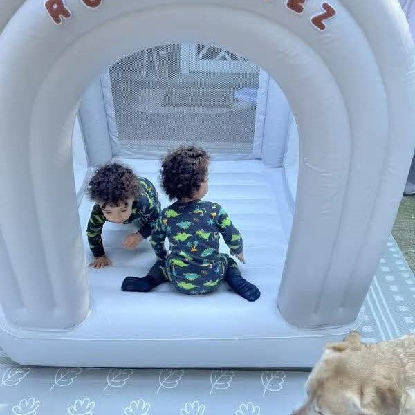 טירה מתנפחת לחצר לילדים
