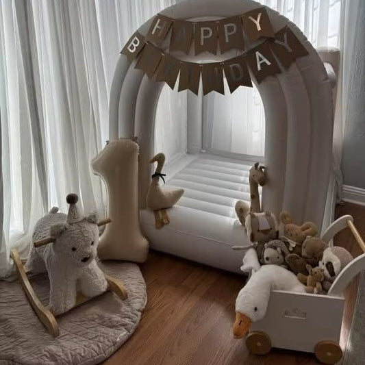 טירה מתנפחת לחצר לילדים