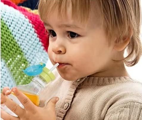 פקק קש סיליקון לילדים – פתרון מושלם לשתייה מבקבוק בקיץ