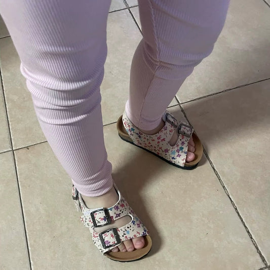 סנדלי קיץ עמידים ונוחים בסגנון בירקנשטוק – קולקציה חדשה 2025