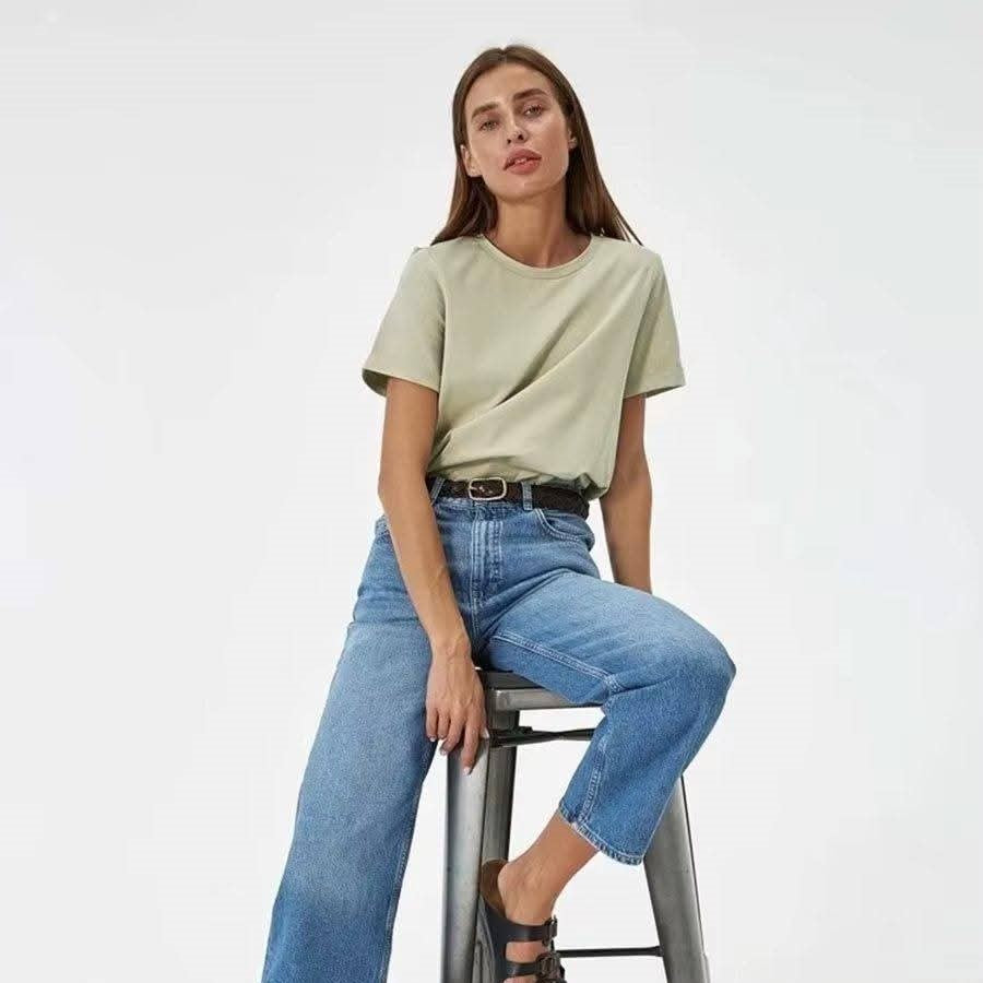 חולצות T-Shirt לנערות ונשים – מתאימות למידות בארץ עם עיצוב אוברסייז